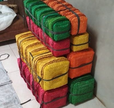 Besek Warna